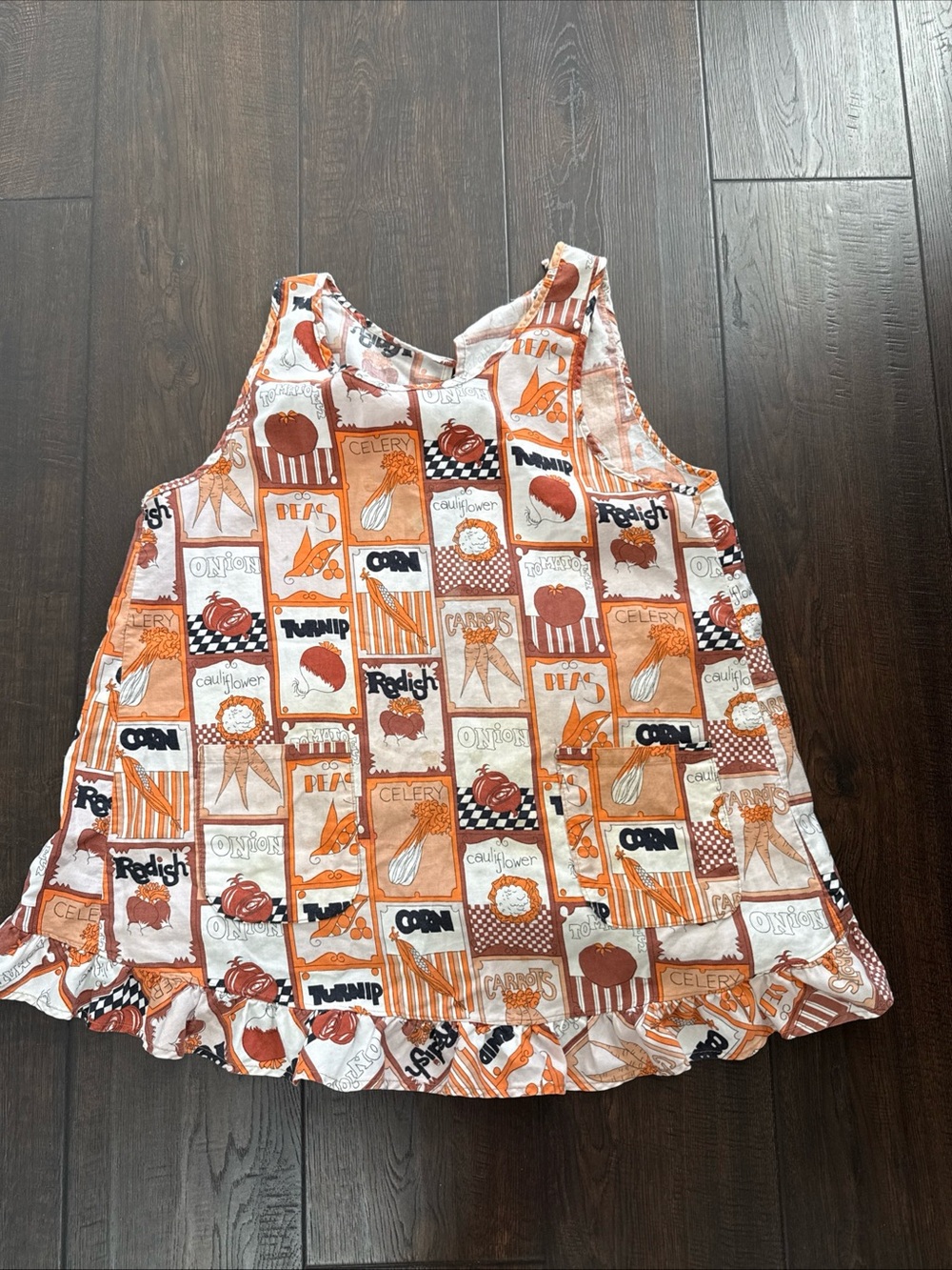 VTG apron tie in back vegetable theme so cute! Smock style